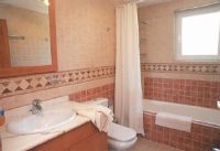 Mallorca Cala Mandia Ferienwohnung F516 mit Pool und Meerblick, nur 180 m zum Strand, in ruhiger Anlage, für bis zu 4 oder 6 Personen Badezimmer
