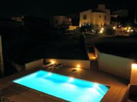 Mallorca Cala Mandia Ferienwohnung F516 mit Pool und Meerblick, nur 180 m zum Strand, in ruhiger Anlage, für bis zu 4 oder 6 Personen Pool bei Nacht