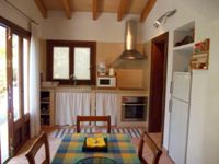 Mallorca Cala Ratjada Ferienwohnung R143, ruhig gelegen, nur 5 Fußminuten zum Son Moll Strand, für 2-3 Pers. Küchenbereich