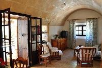 Finca Cas Concos mit Pool, Tennisplatz und Mühlenturm in ruhiger Lage inmitten unberührter Landschaft für bis zu 6 Personen Wohnbereich