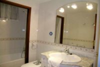 Mallorca Alcudia Alcanada Doppelhaushälfte Can Soler Ref. 0020 mit Pool und Meerblick für 8 Pers. Badezimmer