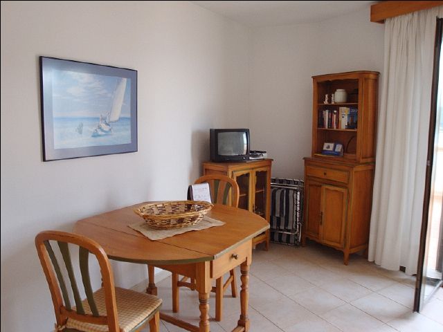 Mallorca Costa de Canyamel Ferienvilla F010, freistehend, mit Pool und mit schönem Meerblick vom 1. Stock auf 780 qm komplett eingefriedetem Grundstück für 8 Pers. evtl. plus Kleinkind Essbereich