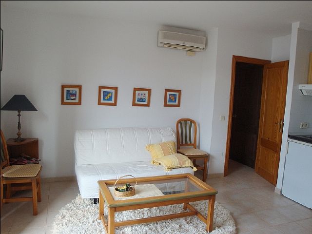 Mallorca Costa de Canyamel Ferienvilla F010, freistehend, mit Pool und mit schönem Meerblick vom 1. Stock auf 780 qm komplett eingefriedetem Grundstück für 8 Pers. evtl. plus Kleinkind Wohnzimmer