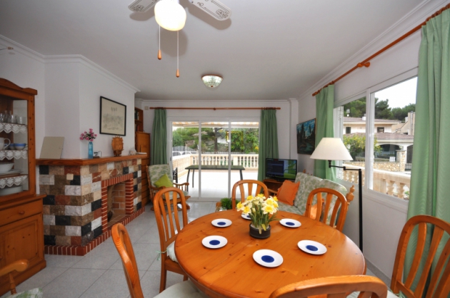 Mallorca Playa de Alcudia Ferienapartment Canal Ref.0249, nur 100 m vom Sandstrand von Alucudia entfernt, mit Blick auf den Sandstrand und auf den Kanal, für 6 Pers. Wohn- und Essbereich