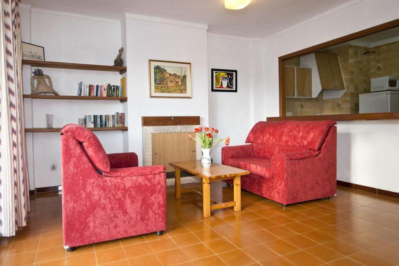 Mallorca Valldemossa Banaylbufar Ferienapartment F300 mit herrlichem Ausblick auf das Meer und die Berge, nur wenige Fußminuten vom Kieselstrand entfernt, in ruhiger Lage für bis zu 3 Personen Wohnzimmer