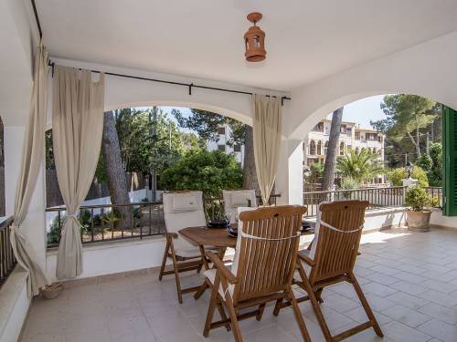 Mallorca Cala Ratjada Einfamilienhaus F726 mit ca. 450 qm Wohnfläche, nur ca. 150 m zum Strand, Blick auf Ort und Garten, auf 800 qm komplett eingefr. Grundstück für 8 Pers. evtl. plus Baby Terrasse