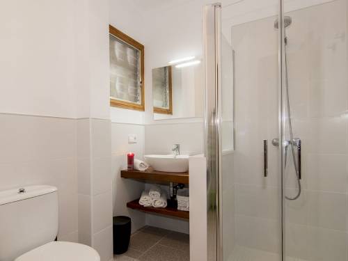 Mallorca Cala Ratjada Ferienwohnung F790 in ruhiger, zentraler Lage für bis zu 6 Pers. evtl. plus Baby Badezimmer
