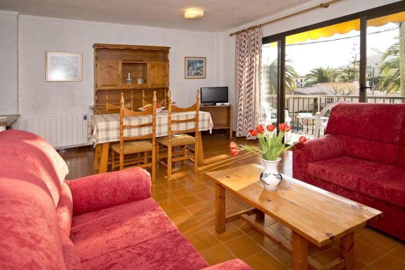 Mallorca Cala Ratjada Ferienapartment F800 in ruhiger Gegend, 3 Min. zum Strand und zur Uferpromenade Wohnzimmer