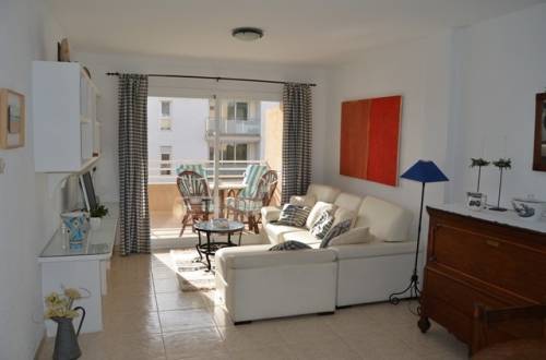 Mallorca Cala Ratjada Ferienapartment F801 in ruhiger Lage, 1000 m zum Strand, 400 m zur Uferpromenade Aussicht vom Wohnzimmer auf den Balkon