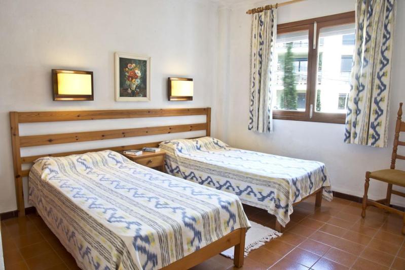 Mallorca Bahia Azul Badia Blava Ferienhaus F850 mit Pool und Meerblick, nur 300 m zum Strand, für 6-8 Personen Schlafzimmer