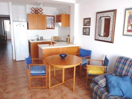 Mallorca Cala Ratjada Ferienwohnung F961A mit Pool in 1. Linie am Meer und der Uferpromenade mit herrlichem Blick auf Hafen und Meer für 4 Pers. Küche