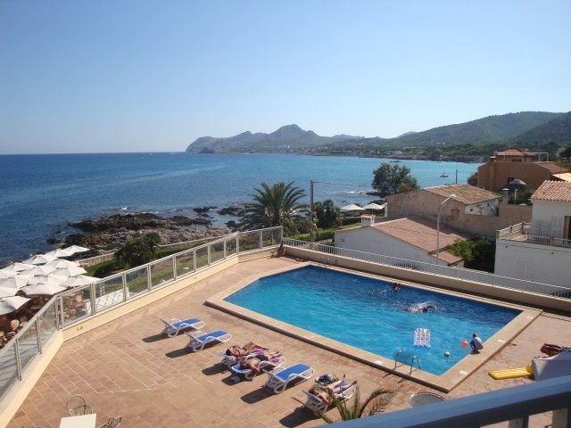 Mallorca Cala Ratjada Ferienwohnung F961A mit Pool in 1. Linie am Meer und der Uferpromenade mit herrlichem Blick auf Hafen und Meer für 4 Pers. Pool