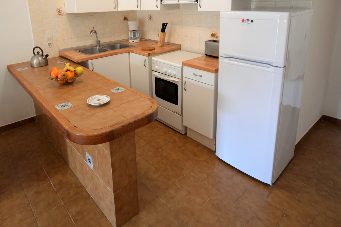 Mallorca Cala Ratjada Sa Pedruscada Modernes neuwertiges Einfamilienhaus R049 mit Meerblick, nur 50 m zum Meer, in ruhiger Lage auf 800 qm Grundstück für 6 Pers. plus Kind plus Baby Küche