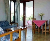 Mallorca Apartamentos Playa Ferrera Aparthotel mit Pool nahe dem Cala Ferrera Strand mit 1, 2 oder 3 Schlafzimmern für bis zu 8 Personen, mit Halbpension gegen Aufpreis Salon