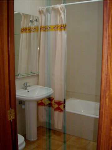 Mallorca Cala Ratjada Ferienwohnung F045 mit eingeschr. Meerblick, 3 Min. Fußweg zum Cala Agulla Strand für 2-4 Pers. Badezimmer